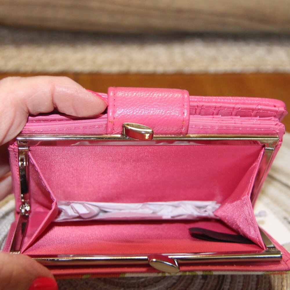 NWT Croft & Barrow Wallet Abbey Medallion print - Picture 9 of 9